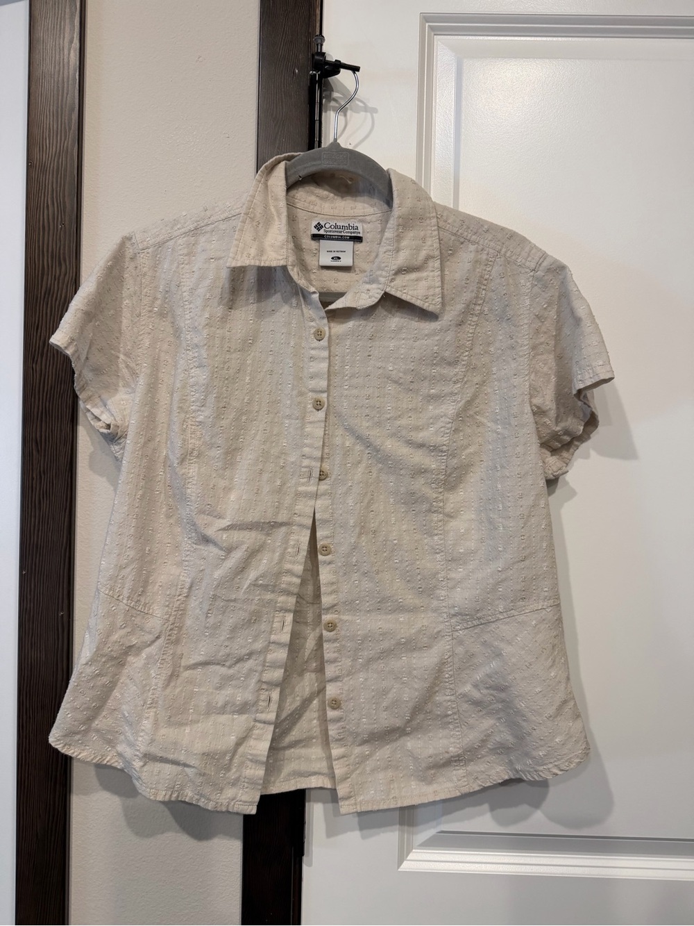 Columbia Women's Beige Textured Short-Sleeve Button-Up Shirt